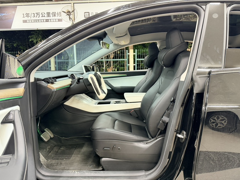 Tesla Model Y 2023 #7 Tesla Model Y 2023 car image #7
