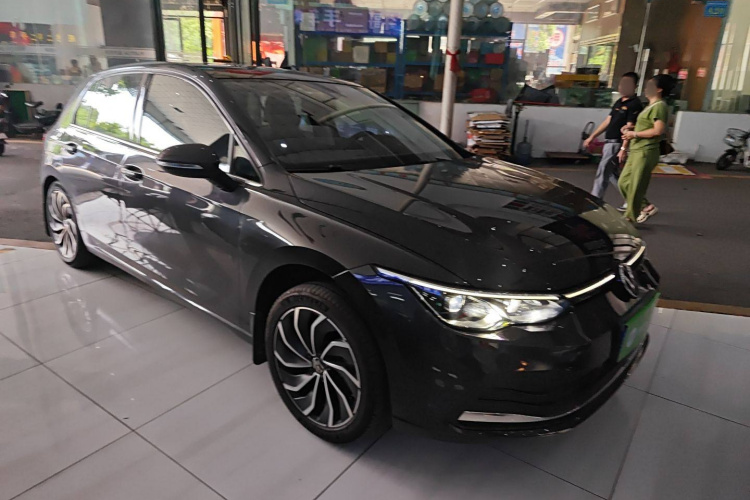 Volkswagen Golf 2021 car image #4
