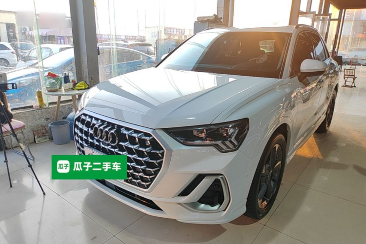 Audi Q3 2024 car image #2