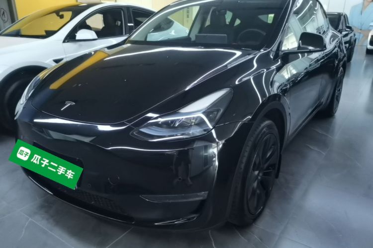 Tesla Model Y 2023 car image #2