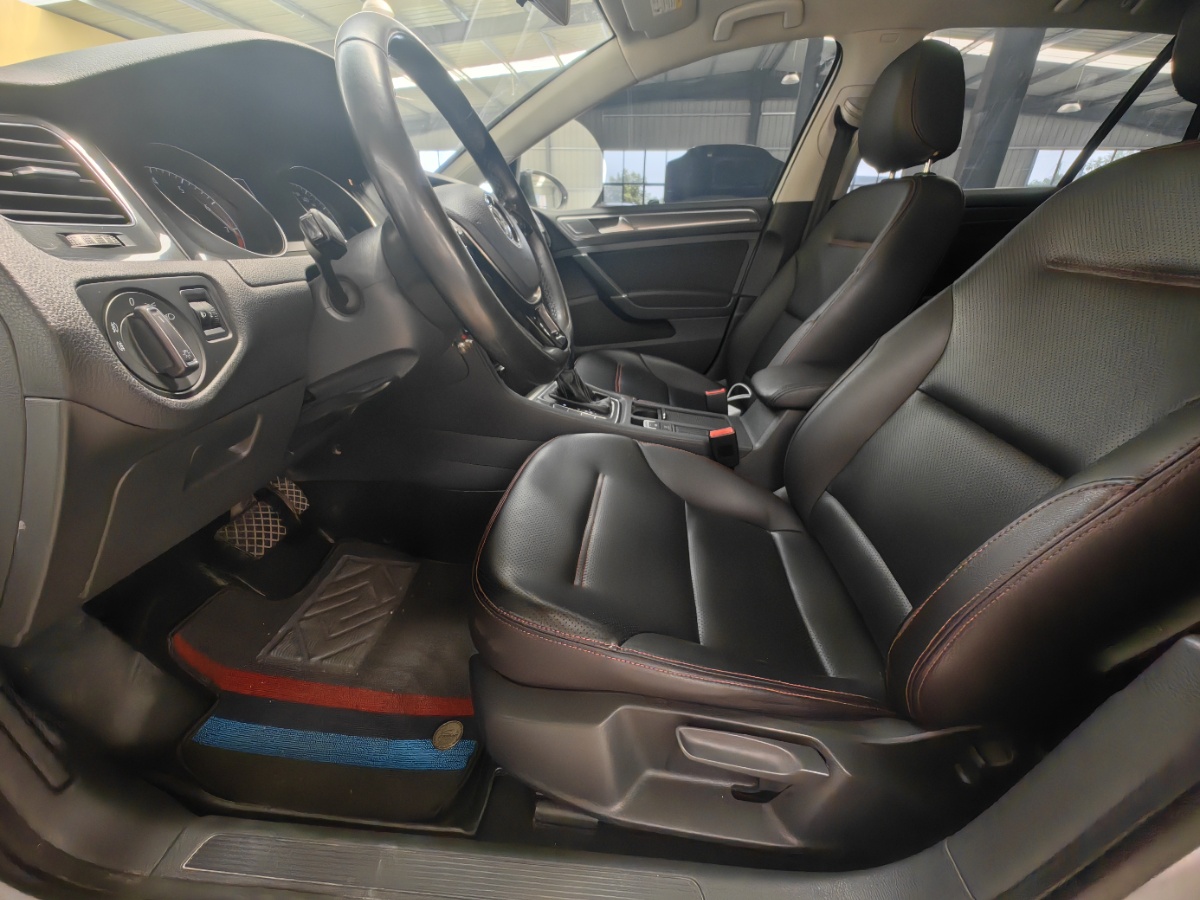 Volkswagen Golf 2017 car image #4