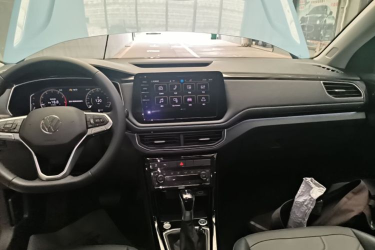 Volkswagen Tharu 2024 car image #13