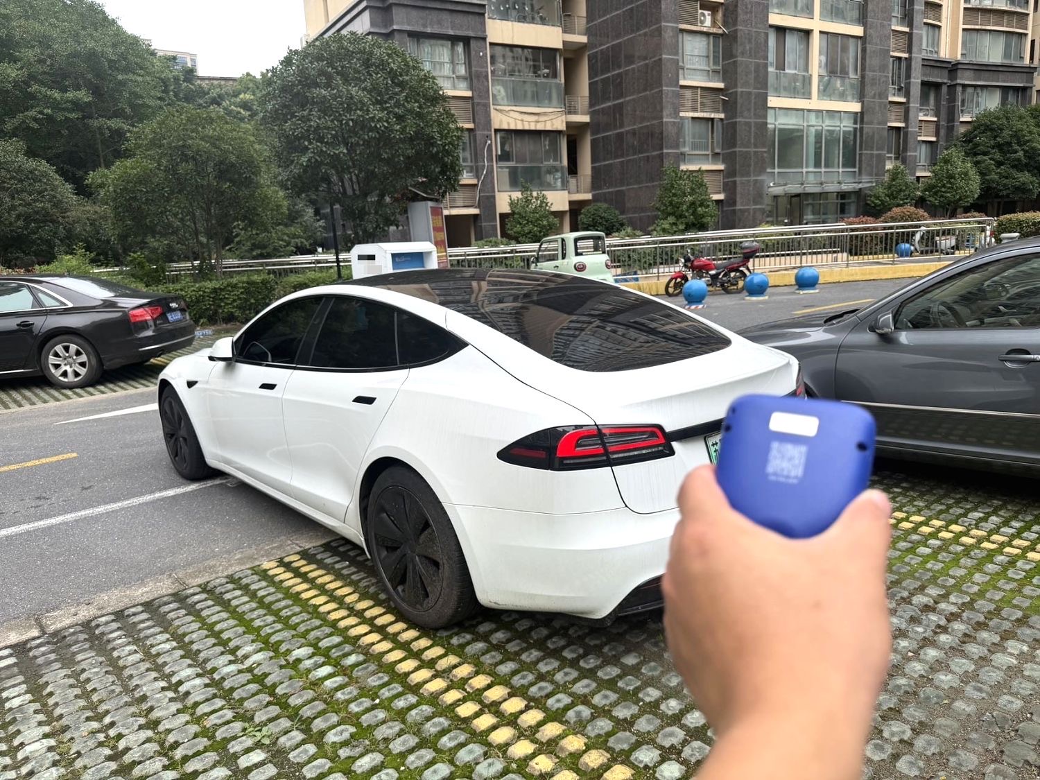 Tesla Model S 2023 car image #9