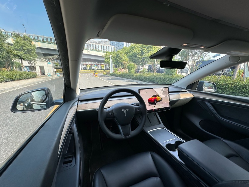 Tesla Model Y 2022 صورة سيارة #14