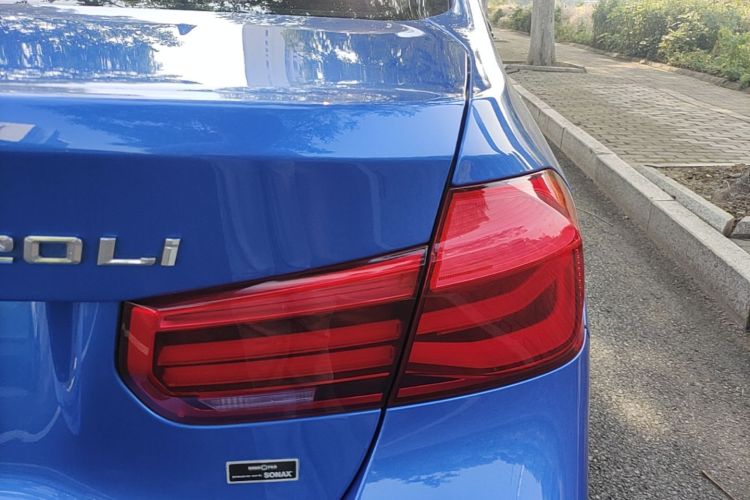 BMW 3 Series 2018 #8 BMW 3 Series 2018 car image #8