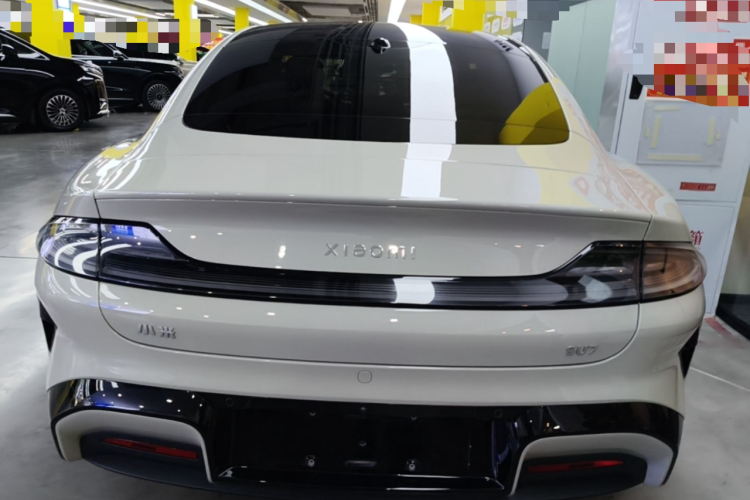 MI SU7 2025 immagine di auto #6