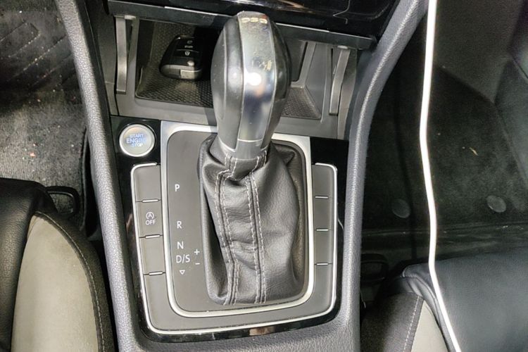 Volkswagen Golf 2020 car image #14