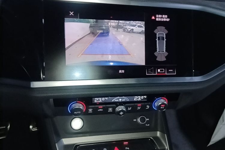 Audi Q3 2021 car image #17