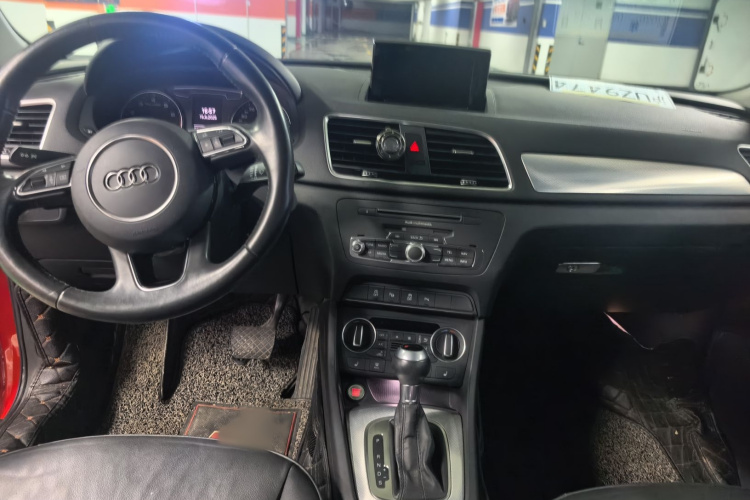 Audi Q3 2017 car image #9
