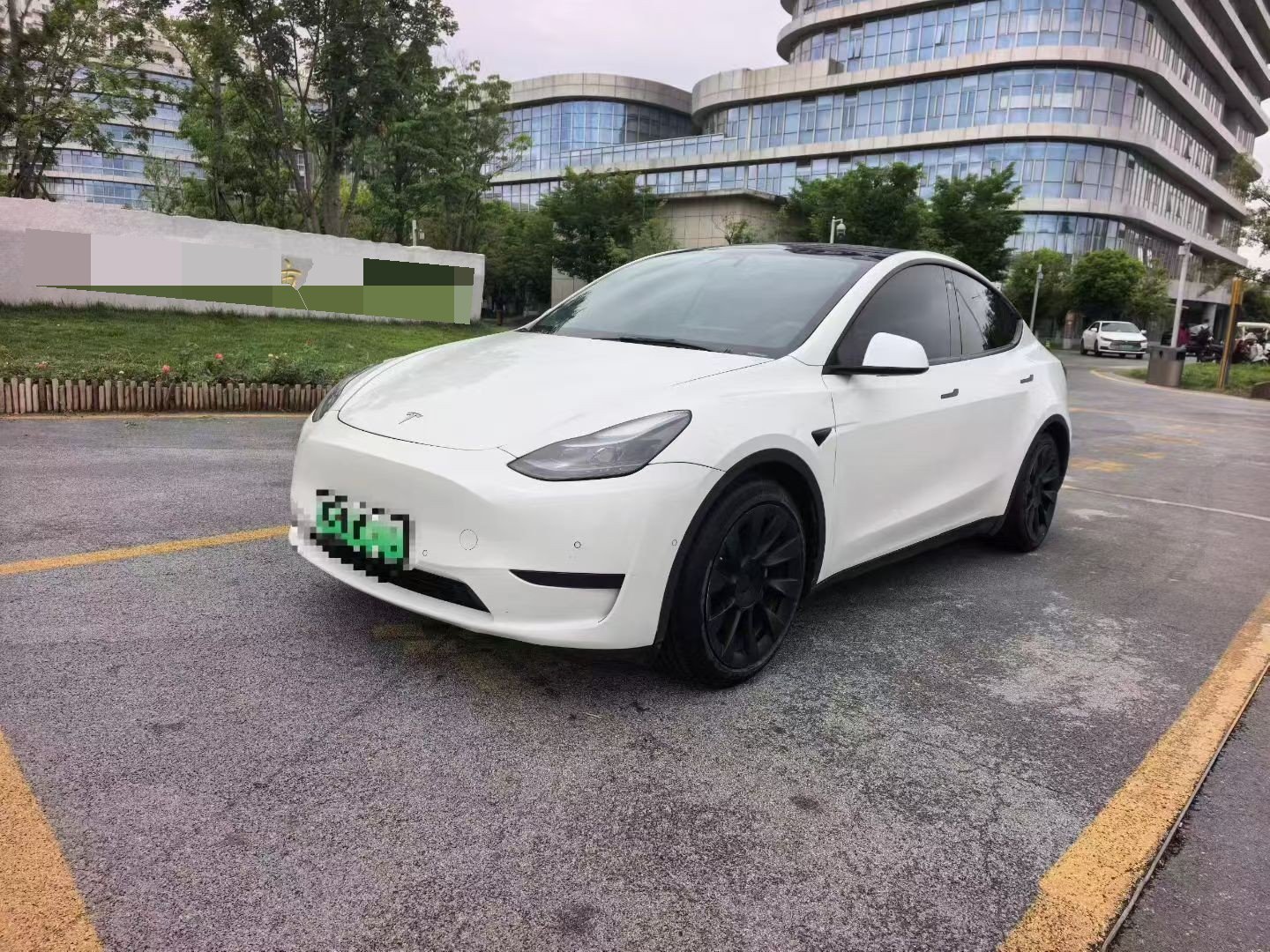 Tesla Model Y 2022 Tesla Model Y 2022 car image