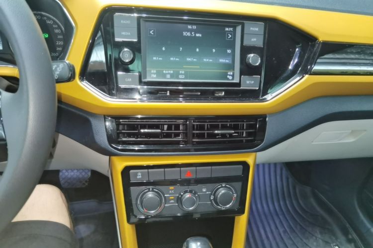 Volkswagen T-Cross 2020 #13 Volkswagen T-Cross 2020 car image #13