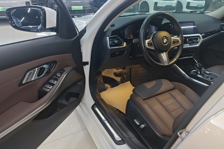 BMW 3 Series 2021 #12 BMW 3 Series 2021 صورة سيارة #12