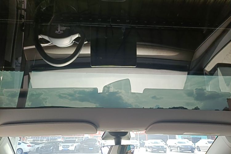 Tesla Model Y 2022 car image #18