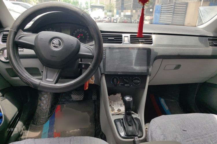Skoda Rapid 2016 car image #11