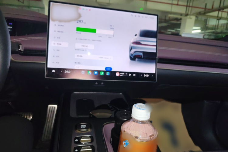 MI SU7 2024 immagine di auto #17