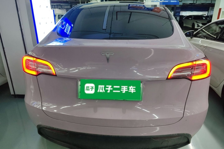 Tesla Model Y 2023 #4 Tesla Model Y 2023 car image #4