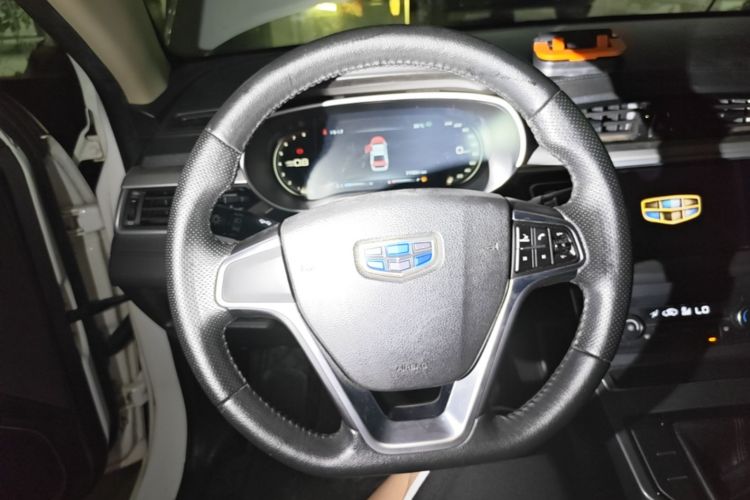 GEELY Emgrand 2018 car image #11