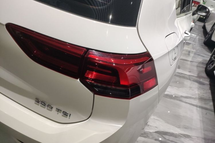 Volkswagen Golf 2023 car image #8