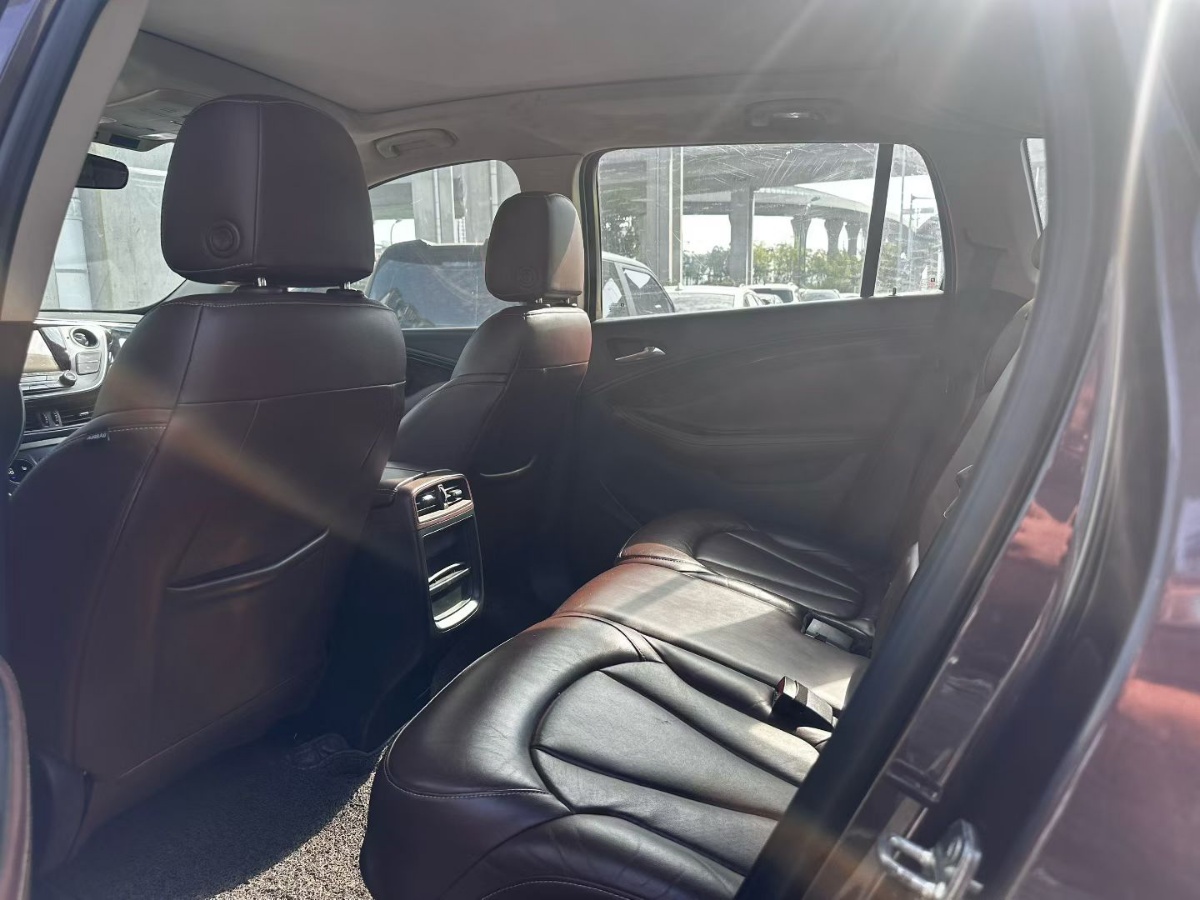 Tesla Model Y 2024 #2 Tesla Model Y 2024 car image #2