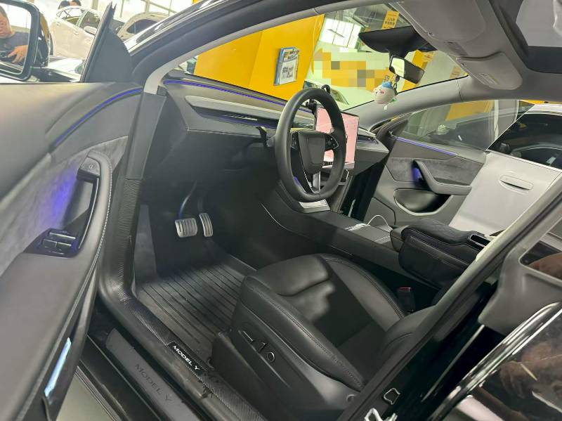 Tesla Model Y 2025 #3 Tesla Model Y 2025 car image #3