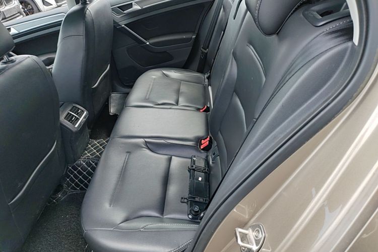 Volkswagen Golf 2017 car image #17