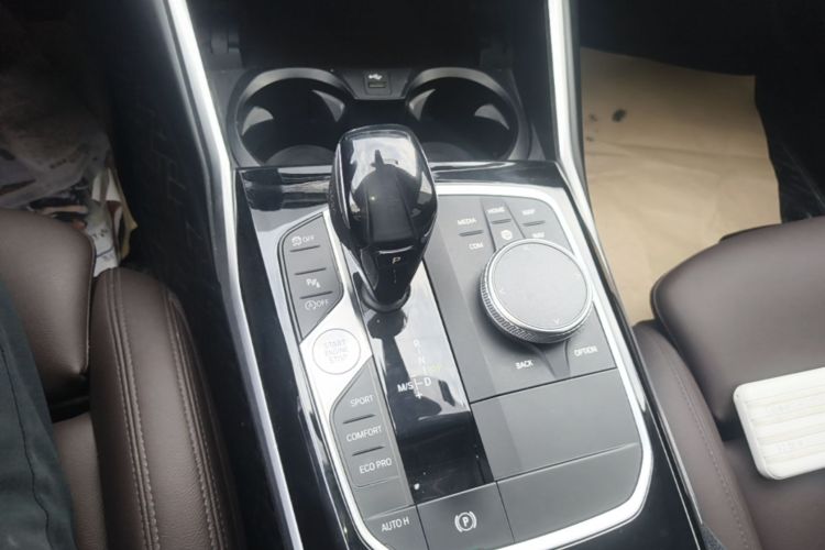 BMW 3 Series 2019 #18 BMW 3 Series 2019 car image #18