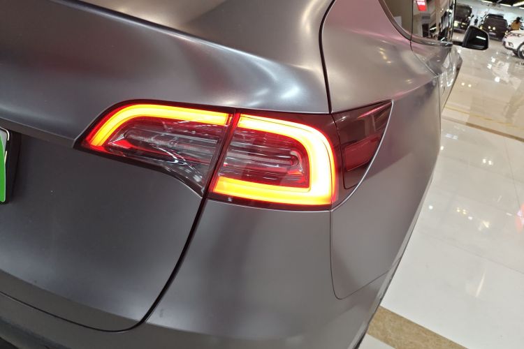 Tesla Model Y 2023 car image #8