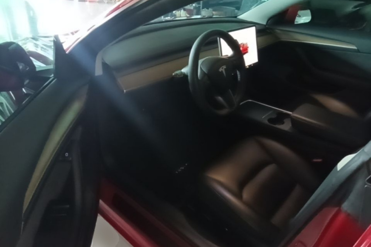 Tesla Model 3 2022 car image #12