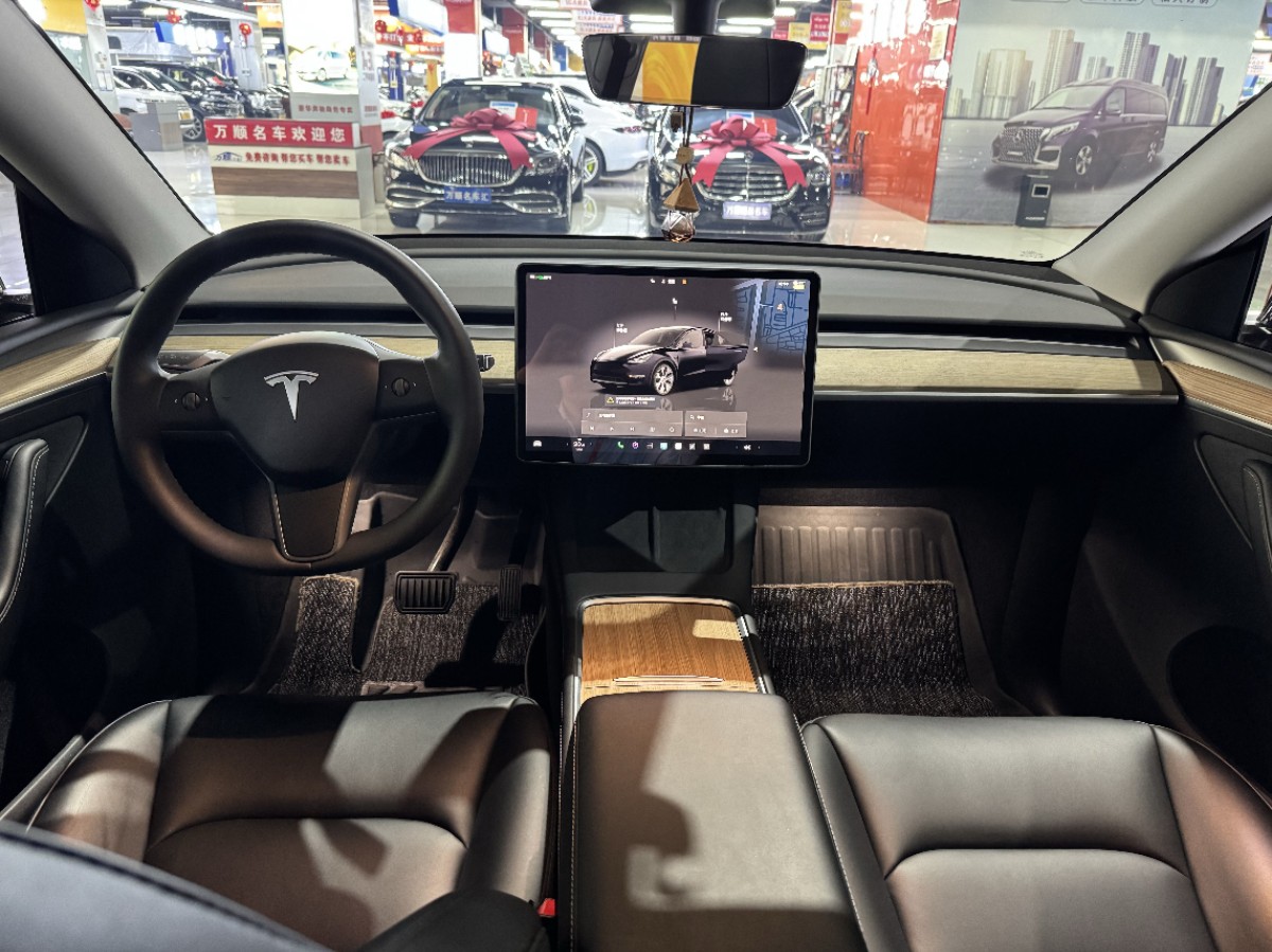 Tesla Model Y 2023 #4 Tesla Model Y 2023 car image #4