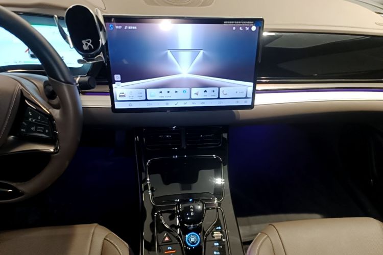 BYD Han 2024 car image #13