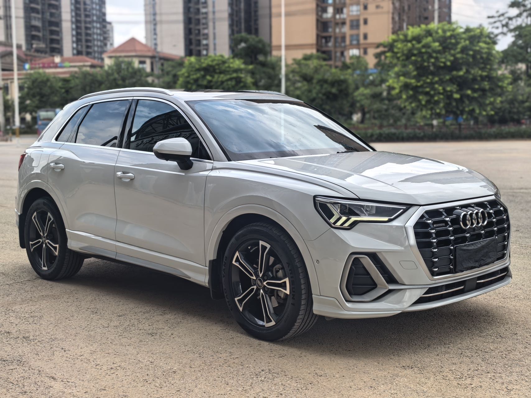 Audi Q3 2022 car image #3