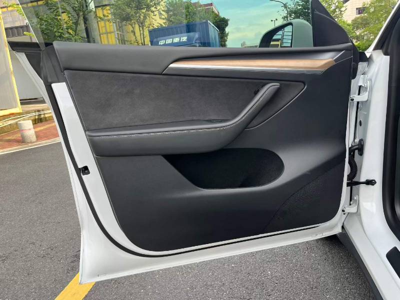 Tesla Model Y 2023 #4 Tesla Model Y 2023 car image #4