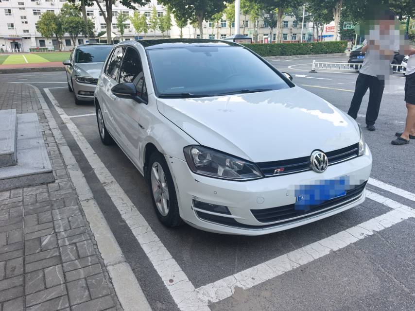 Volkswagen Golf 2017 car image #3