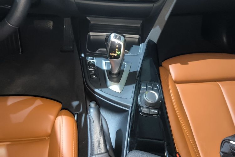 BMW 3 Series GT 2019 car image #18