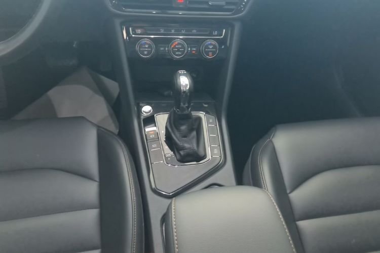 Volkswagen Tharu 2018 car image #14