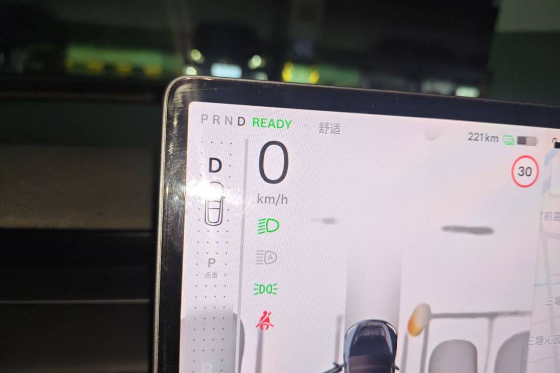 Tesla Model 3 2025 car image #24