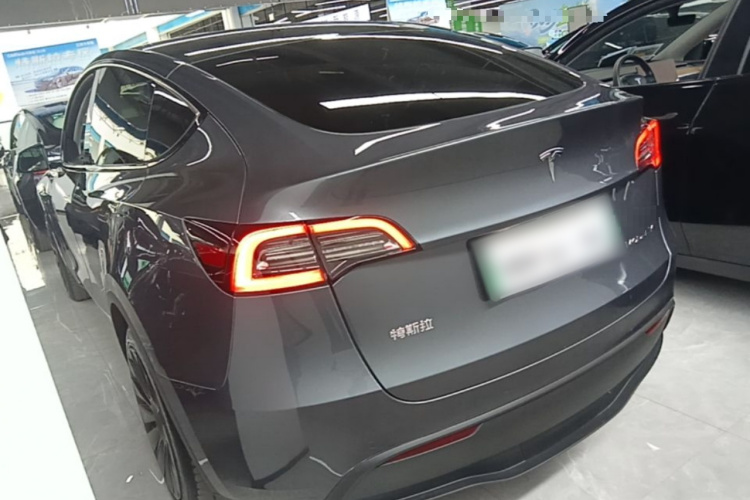 Tesla Model Y 2023 car image #5