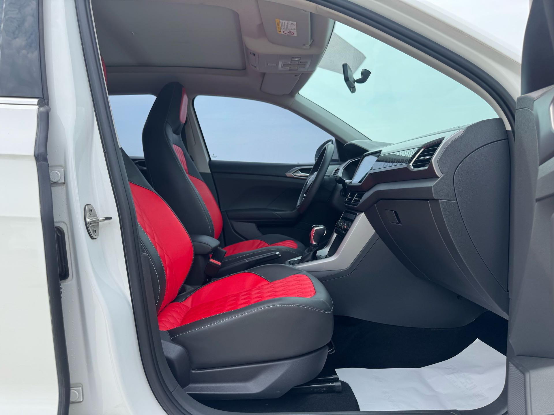 Volkswagen T-Cross 2021 #6 Volkswagen T-Cross 2021 صورة سيارة #6