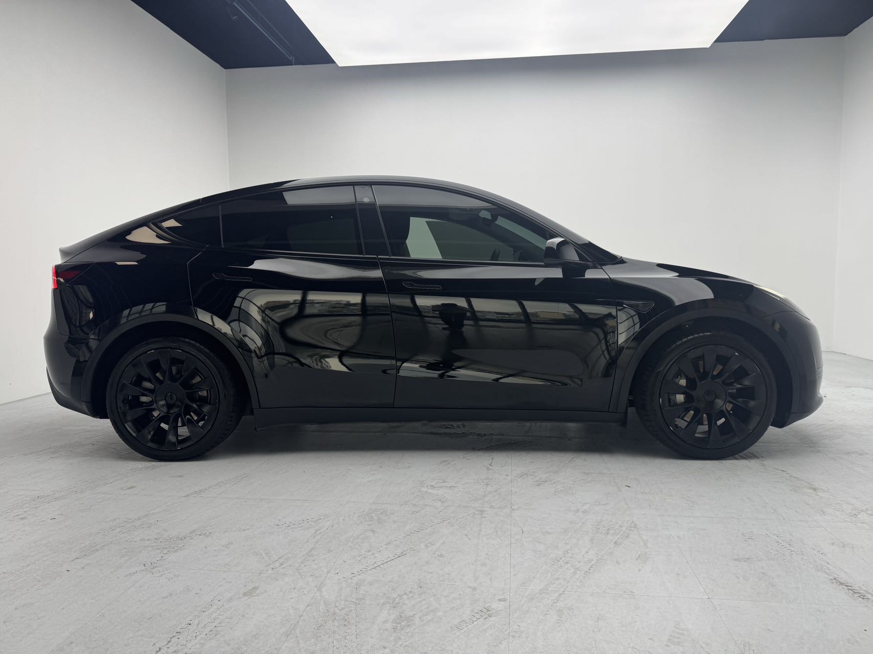 Tesla Model Y 2022 #9 Tesla Model Y 2022 car image #9