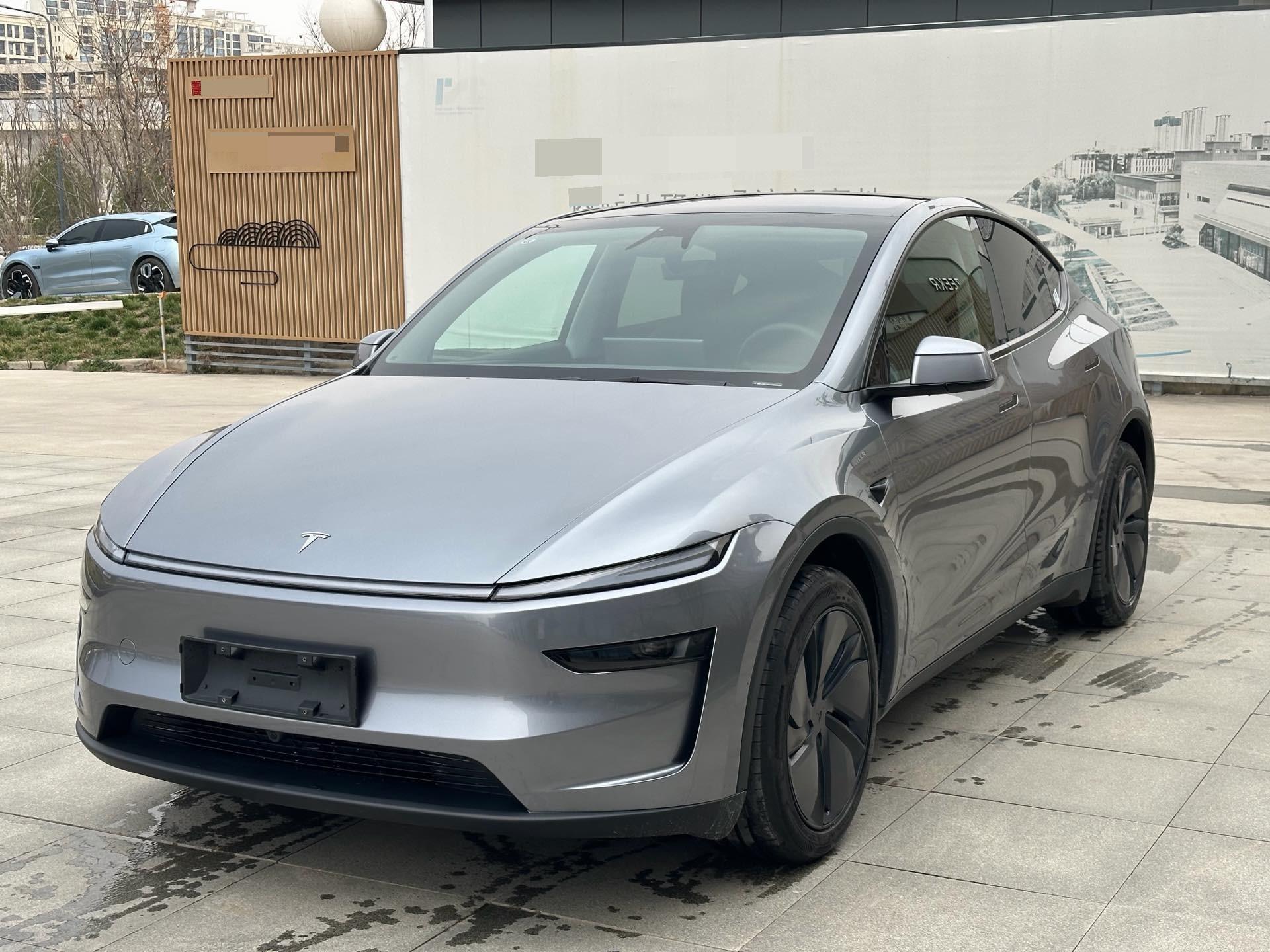 Tesla Model Y 2025 汽车图片 