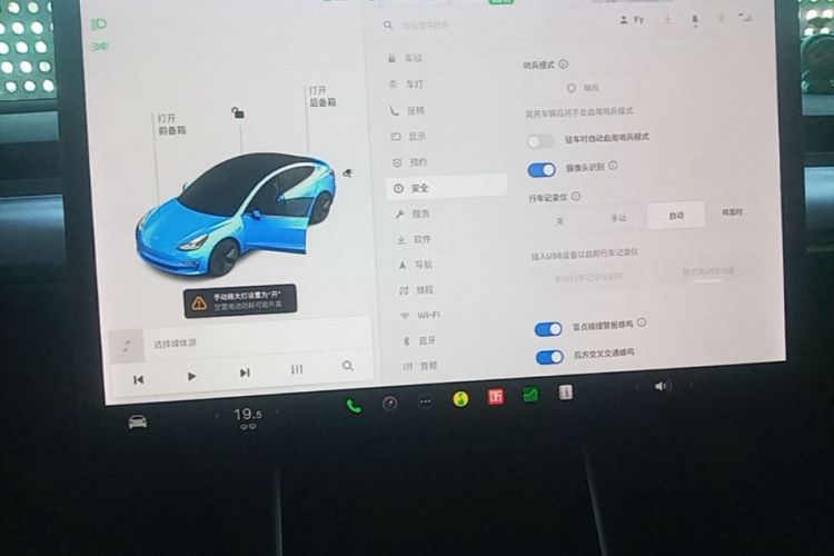 Tesla Model 3 2020 car image #17