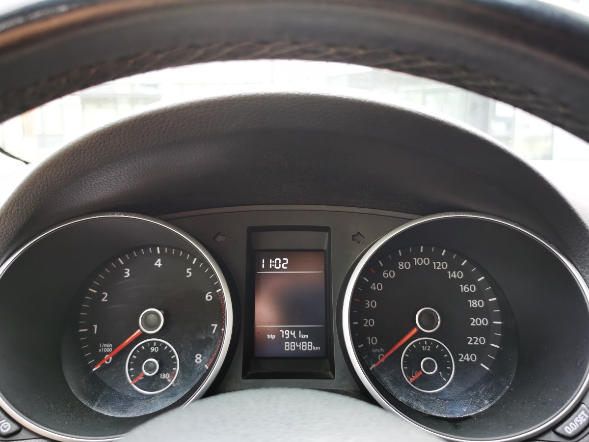 Volkswagen Golf 2013 car image #8