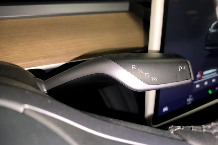 Tesla Model Y 2022 car image #14
