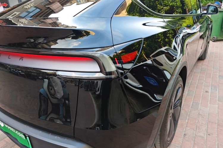 Tesla Model Y 2026 #8 Tesla Model Y 2026 car image #8