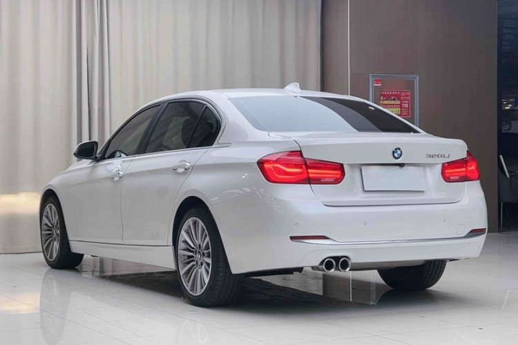 BMW 3 Series 2019 car image #5