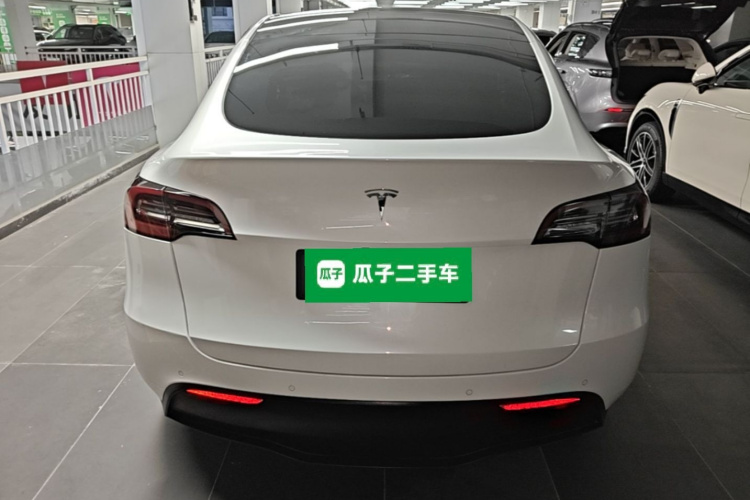 Tesla Model Y 2021 #6 Tesla Model Y 2021 car image #6