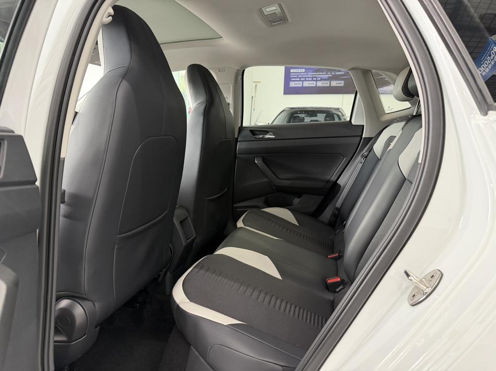 Volkswagen Polo 2023 car image #13