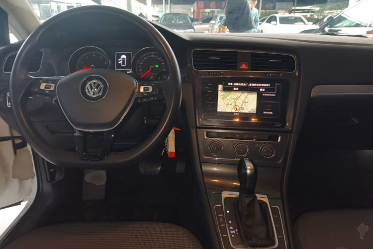 Volkswagen Golf 2020 car image #11
