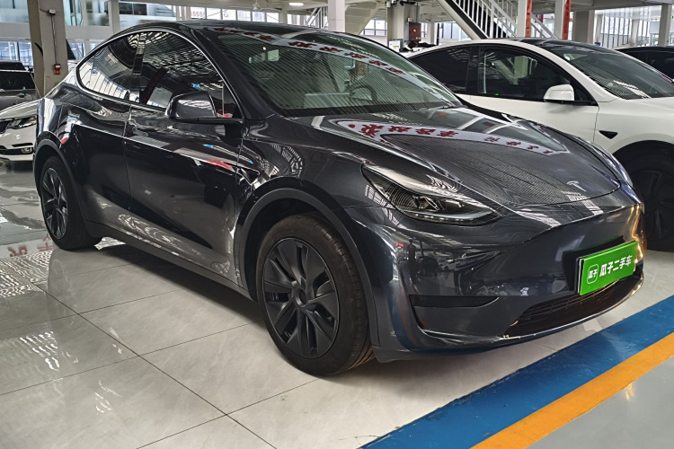 Tesla Model Y 2024 #4 Tesla Model Y 2024 car image #4