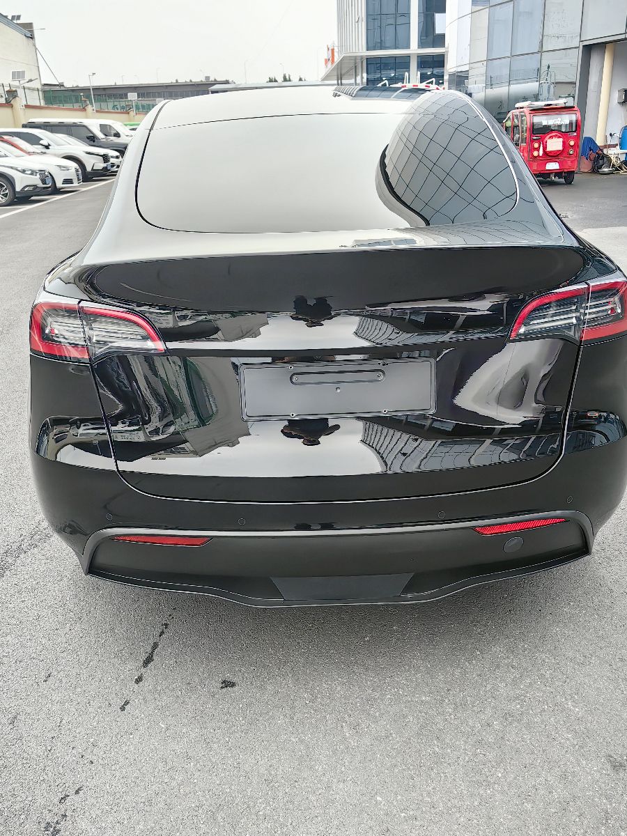 Tesla Model Y 2023 car image #4